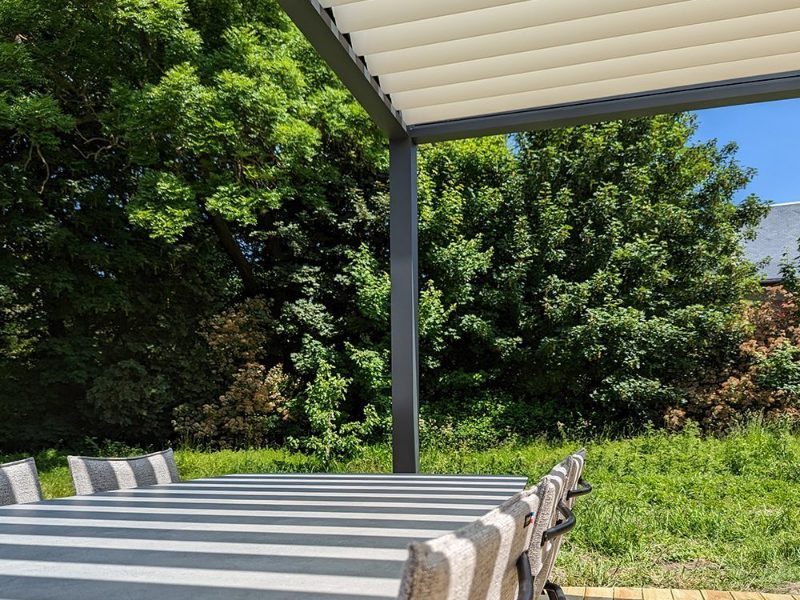 Pergola bioclimatique éclairée iPergola